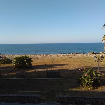 فيلا Casa Lungomare Caronia Marina المظهر الخارجي الصورة