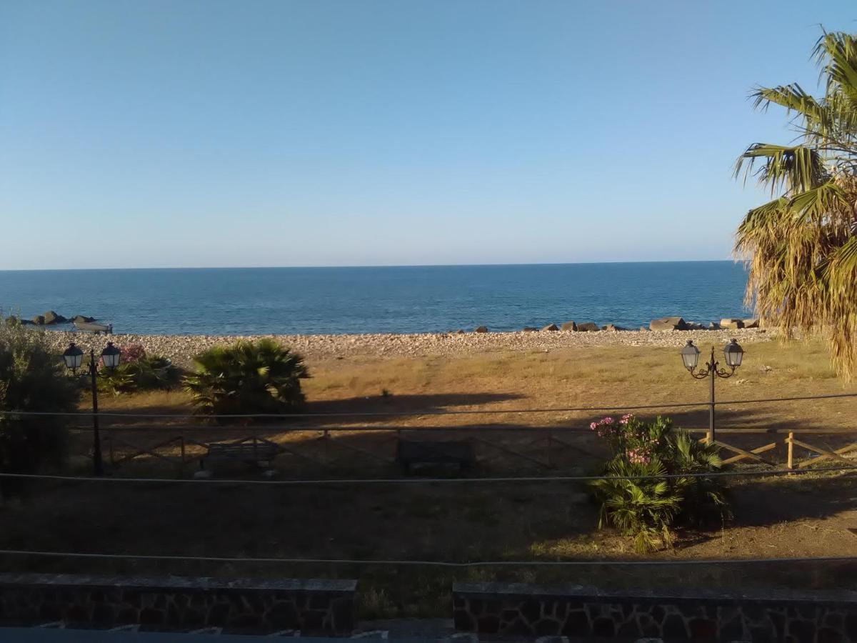 فيلا Casa Lungomare Caronia Marina المظهر الخارجي الصورة